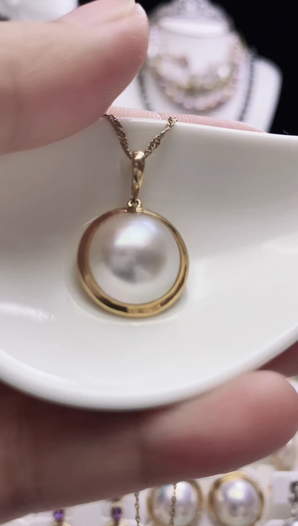 18K金镶嵌颈饰拼合珍珠（马贝珠）海水马贝吊坠