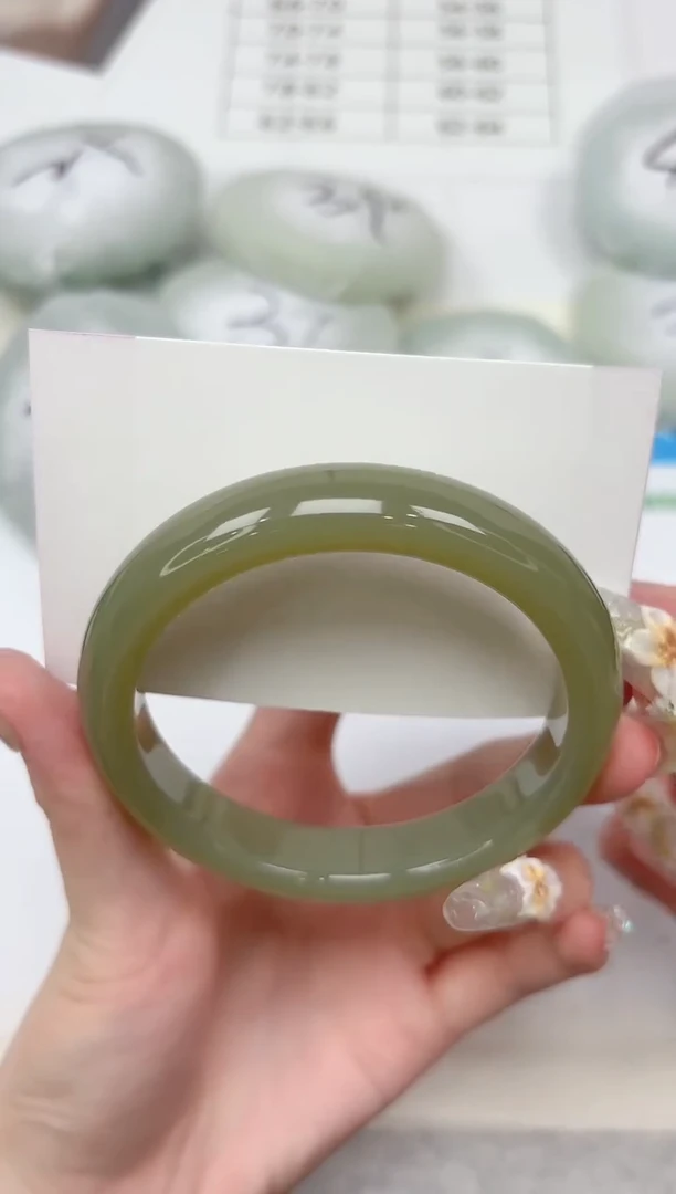 未镶嵌手镯石英质玉245-62