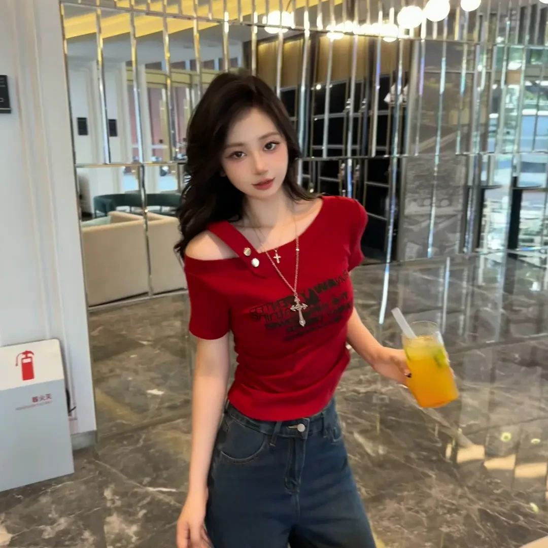 夏季设计感新款字母露肩百搭显瘦别致大码短袖T恤上衣女