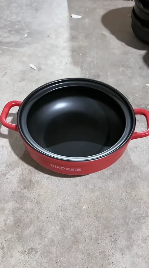陶瑕疵口椭圆红锅不带盖