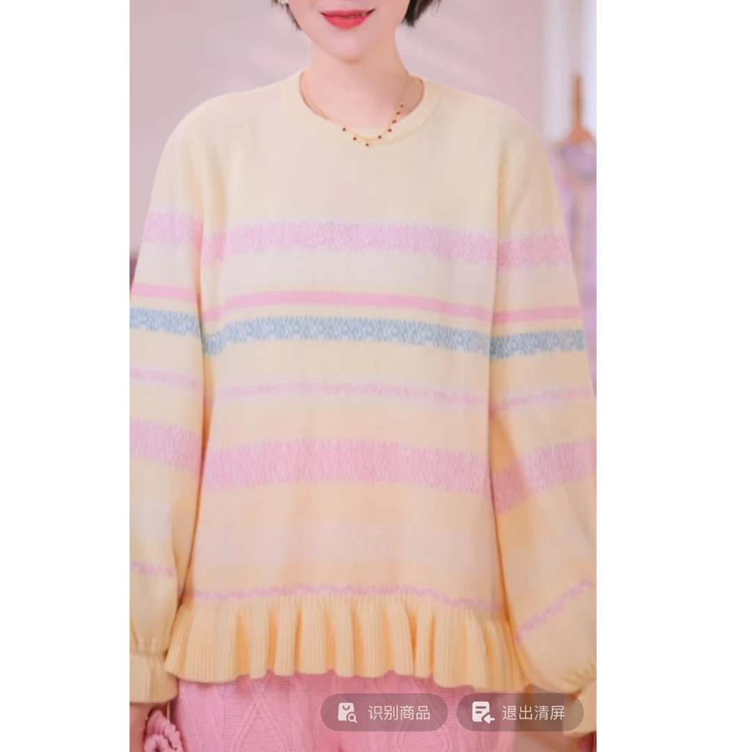 花瓣摆嫩黄色羊绒上衣