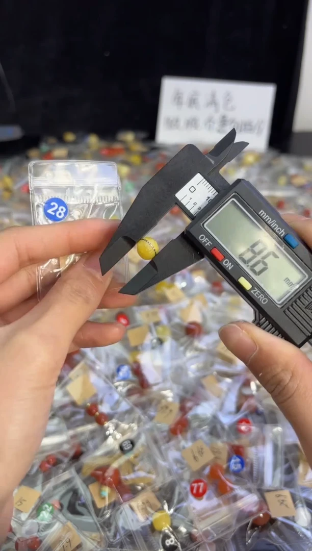 裸石蜜蜡未镶嵌扩孔联系客服微瑕介意勿拍