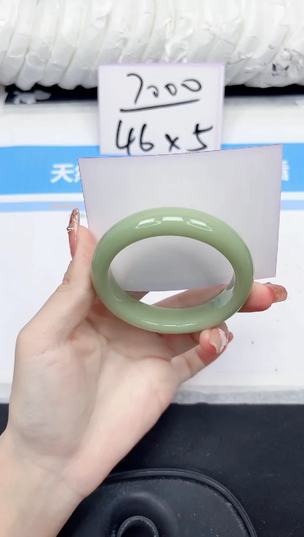 未镶嵌手镯石英质玉67-56