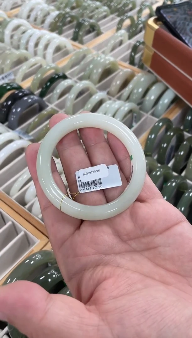 未镶嵌手镯和田玉55-56圈口 1246