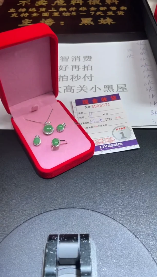 银S925镶嵌挂件翡翠小*鸟翡翠A货