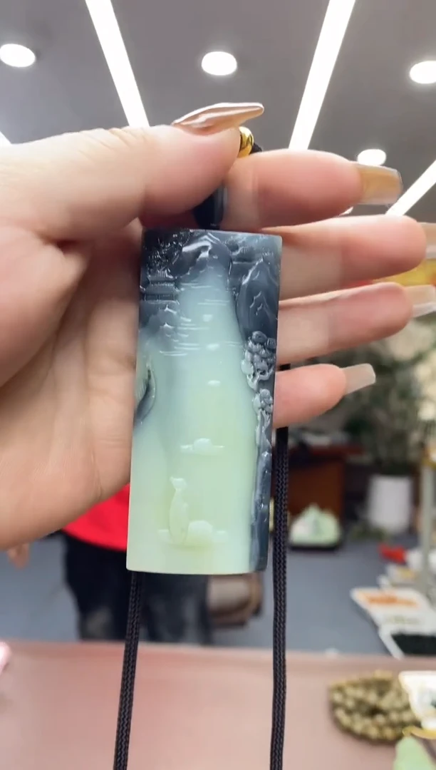 颈饰未镶嵌和田玉吊坠