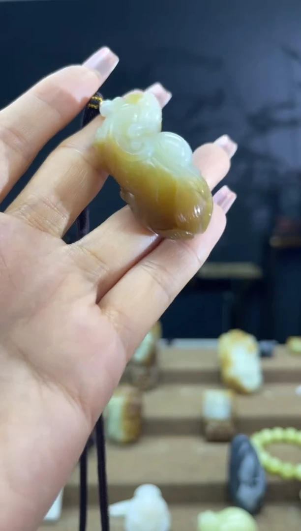 颈饰未镶嵌和田玉1