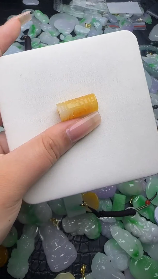 翡翠未镶嵌颈饰天然缅甸翡翠吊坠