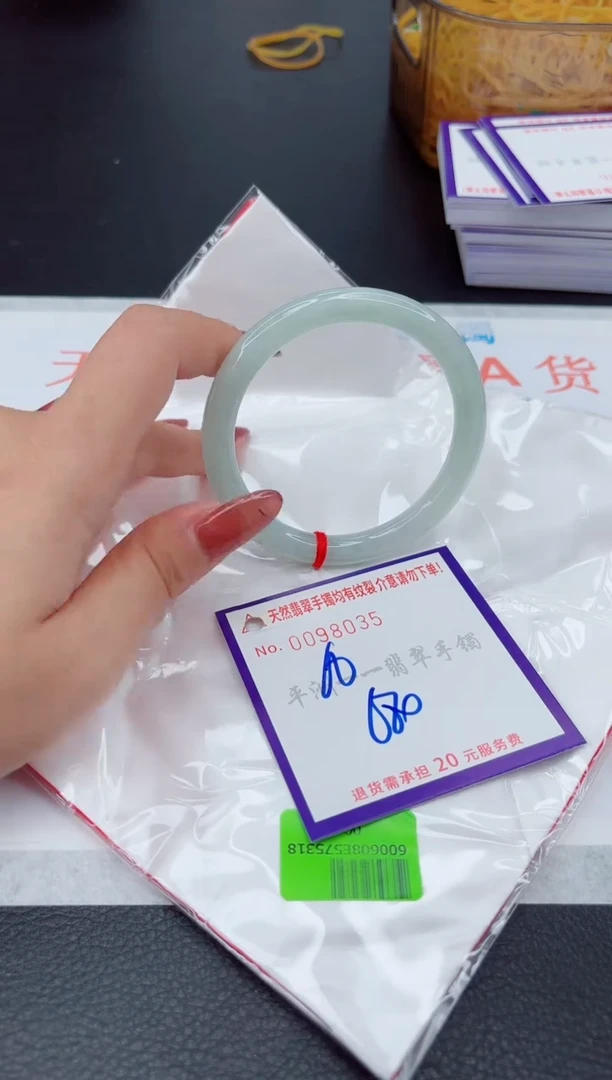 翡翠手镯未镶嵌1