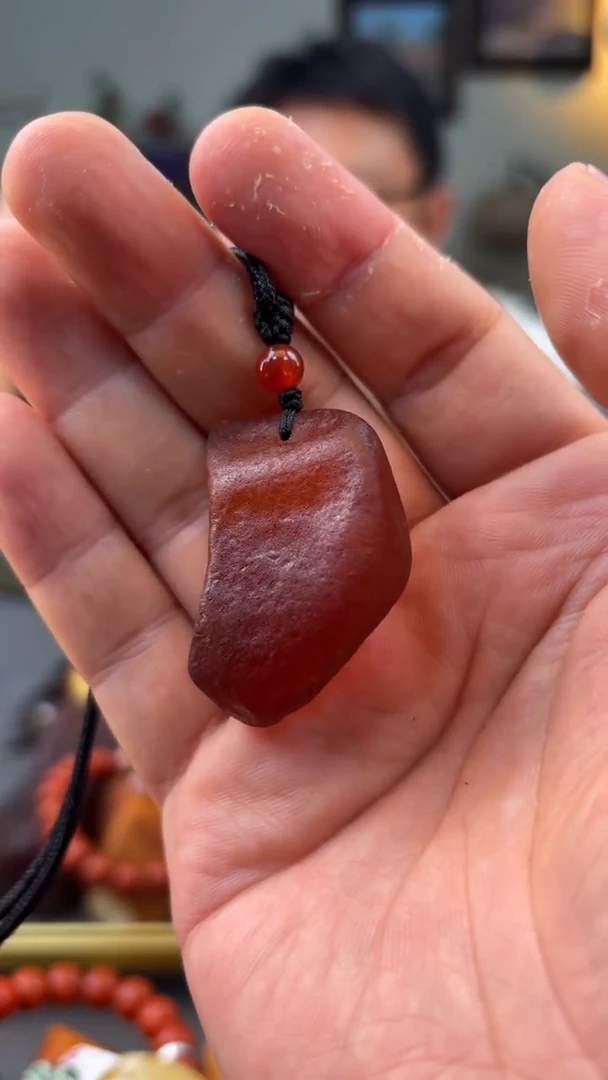 未镶嵌颈饰琥珀吊坠