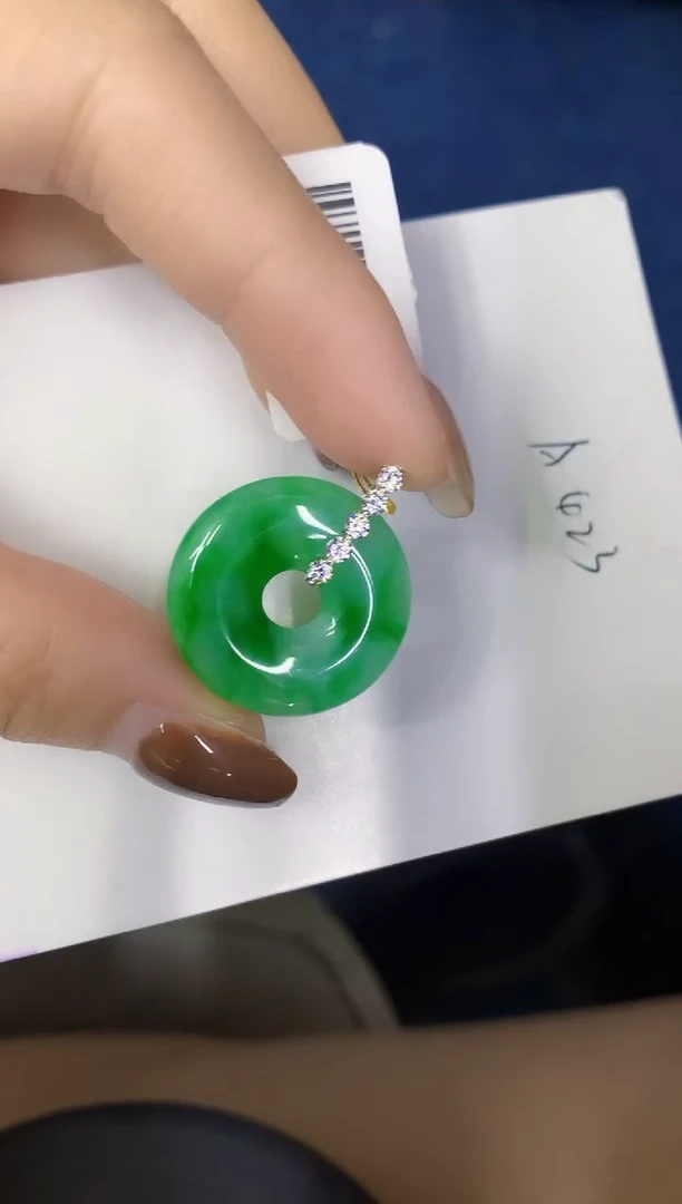 颈饰18K金镶嵌翡翠缅甸天然翡翠A货