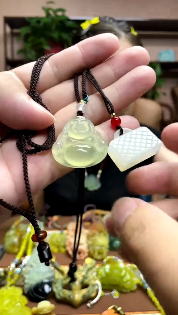 未镶嵌岫玉吊坠·