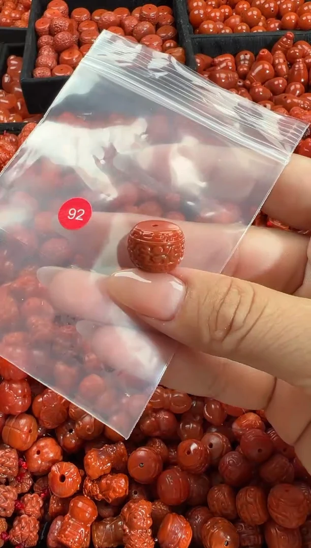 颈饰未镶嵌南红玛瑙1