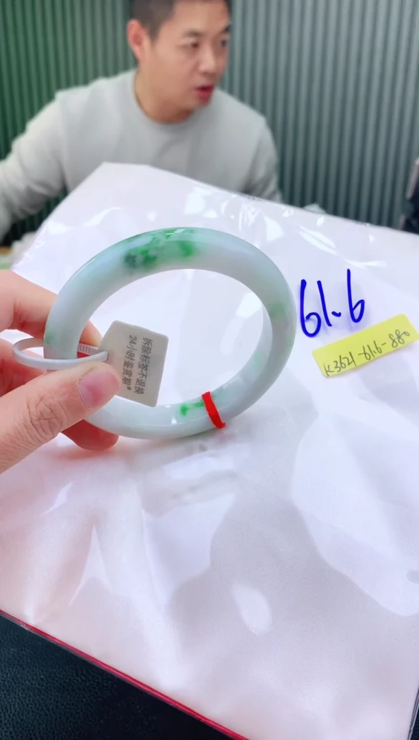 未镶嵌手镯翡翠61+