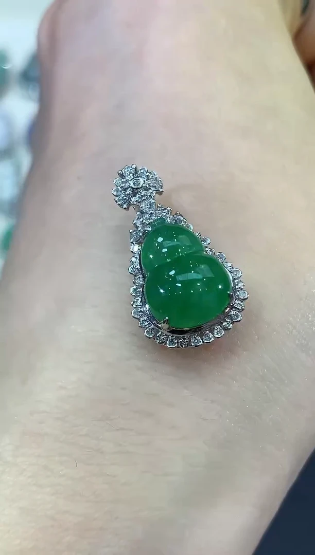 吊坠(不含链)18K金镶嵌翡翠B107