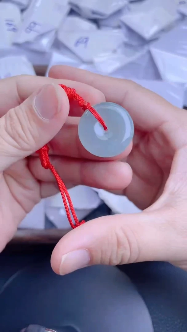 颈饰未镶嵌翡翠平安扣