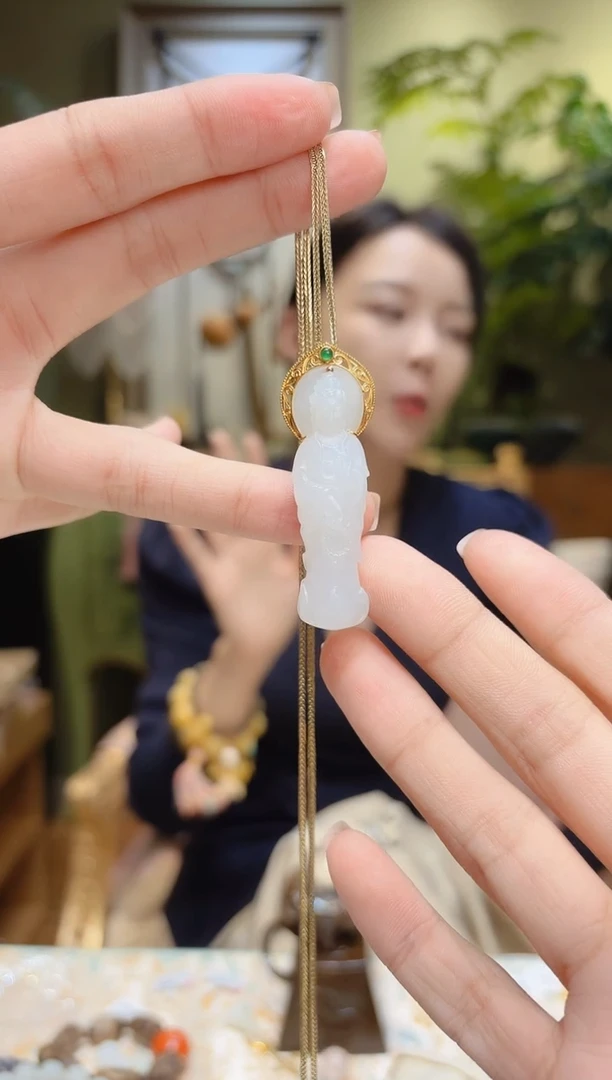 【闪购商品】和田玉吊坠18K金镶嵌站观音和田玉吊坠