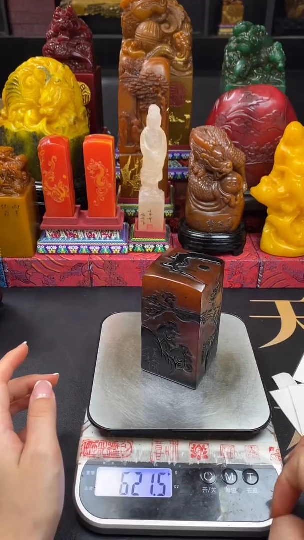 寿山石印石乌鸦皮田黄（燕雀）