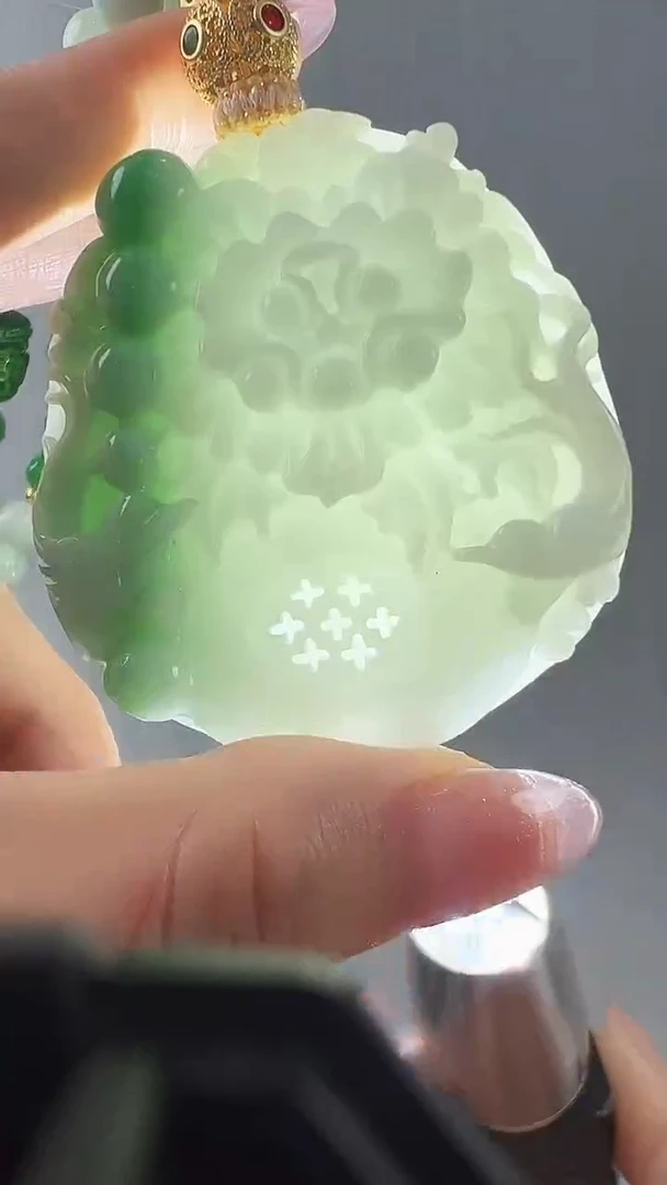 颈饰未镶嵌翡翠喜上眉梢