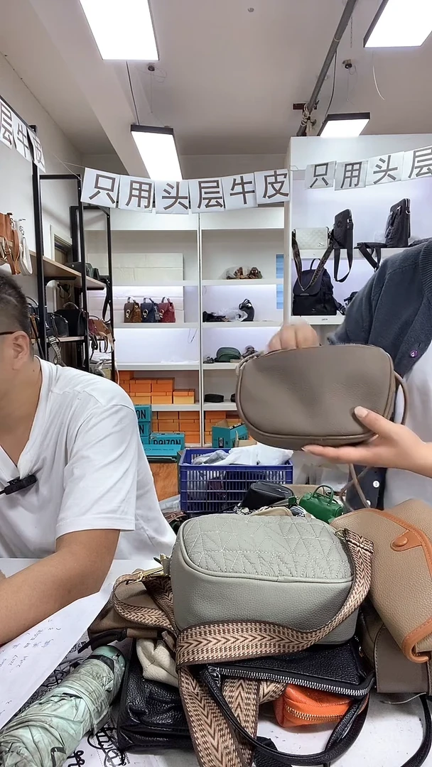 头层牛皮小饺子包卡其