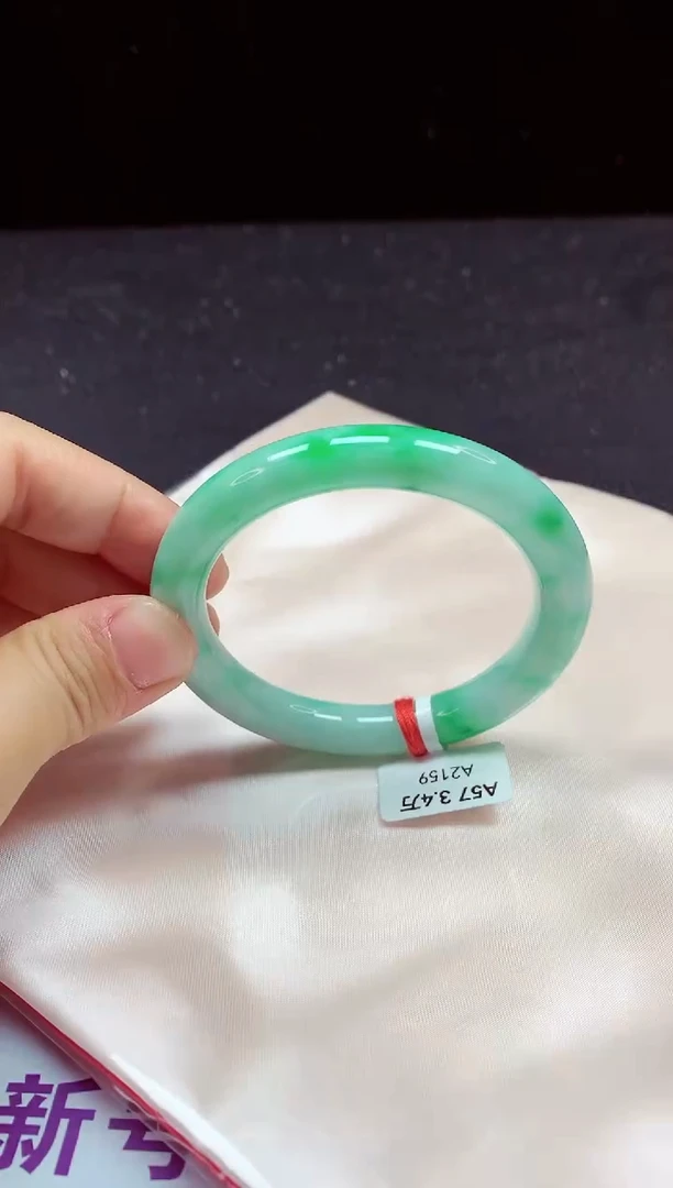 【闪购商品】翡翠手镯未镶嵌镯子57+