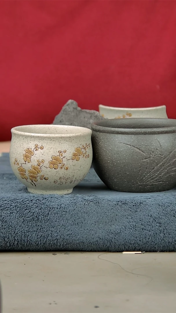 茶壶紫砂两个杯子  100  200蟹壳清加白玉段