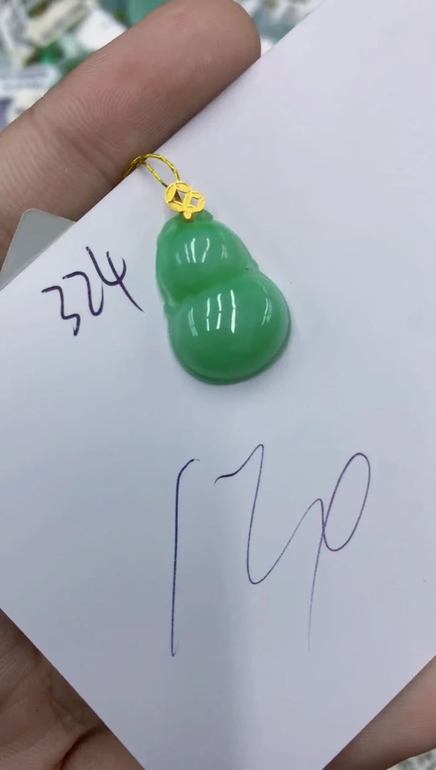翡翠18K金镶嵌颈饰111111111111