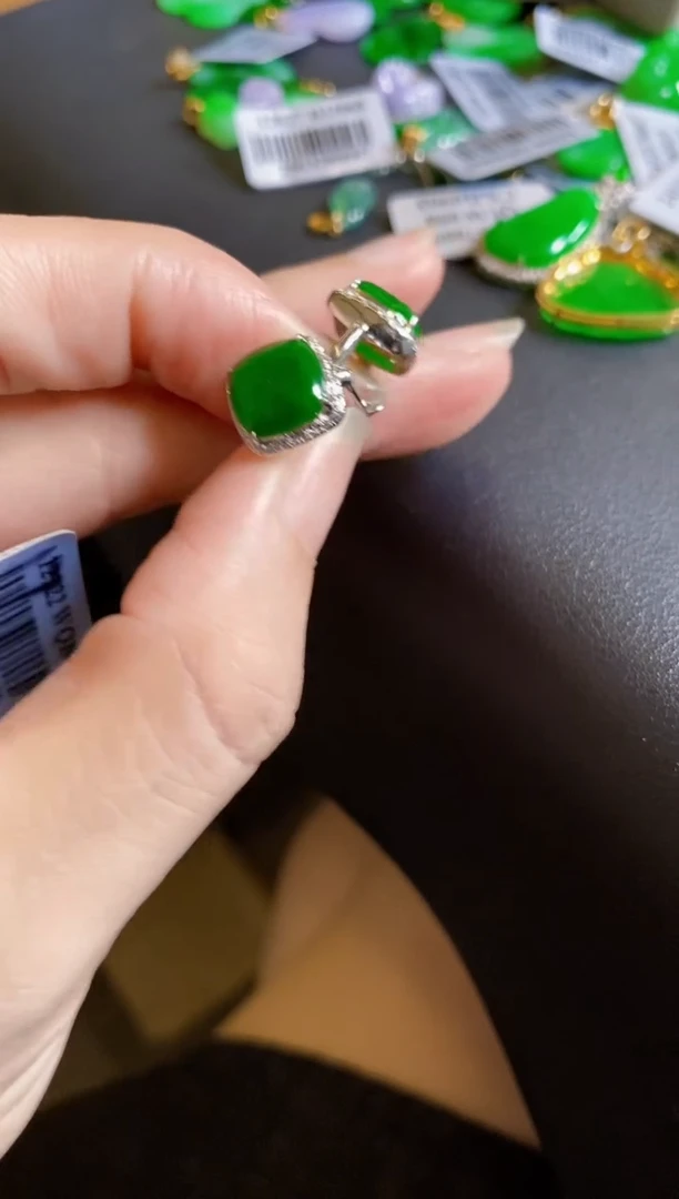 翡翠18K金镶嵌颈饰耳饰