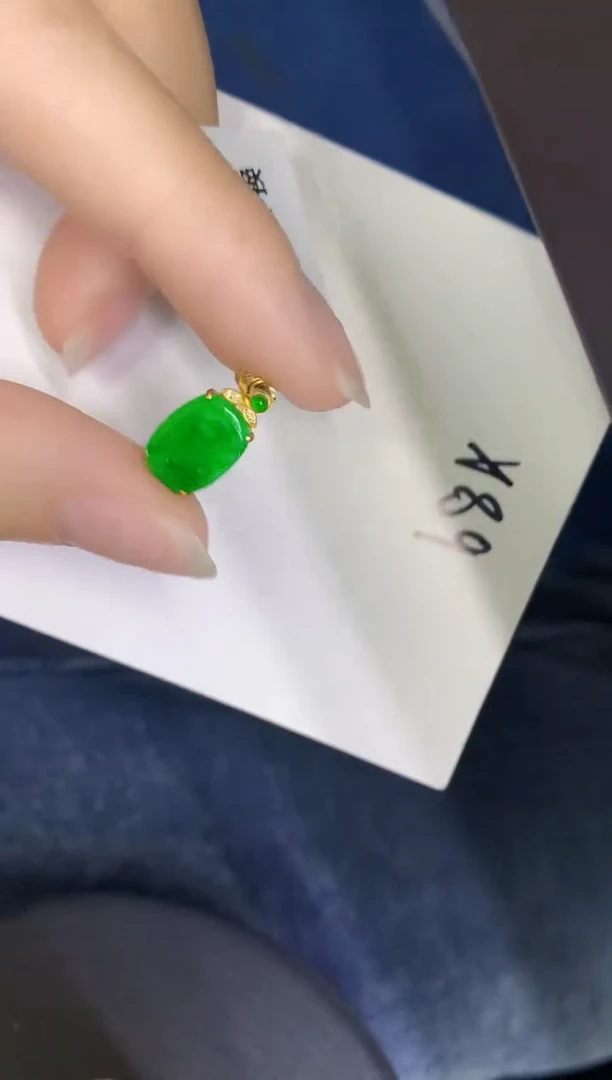 颈饰18K金镶嵌翡翠缅甸天然翡翠A货