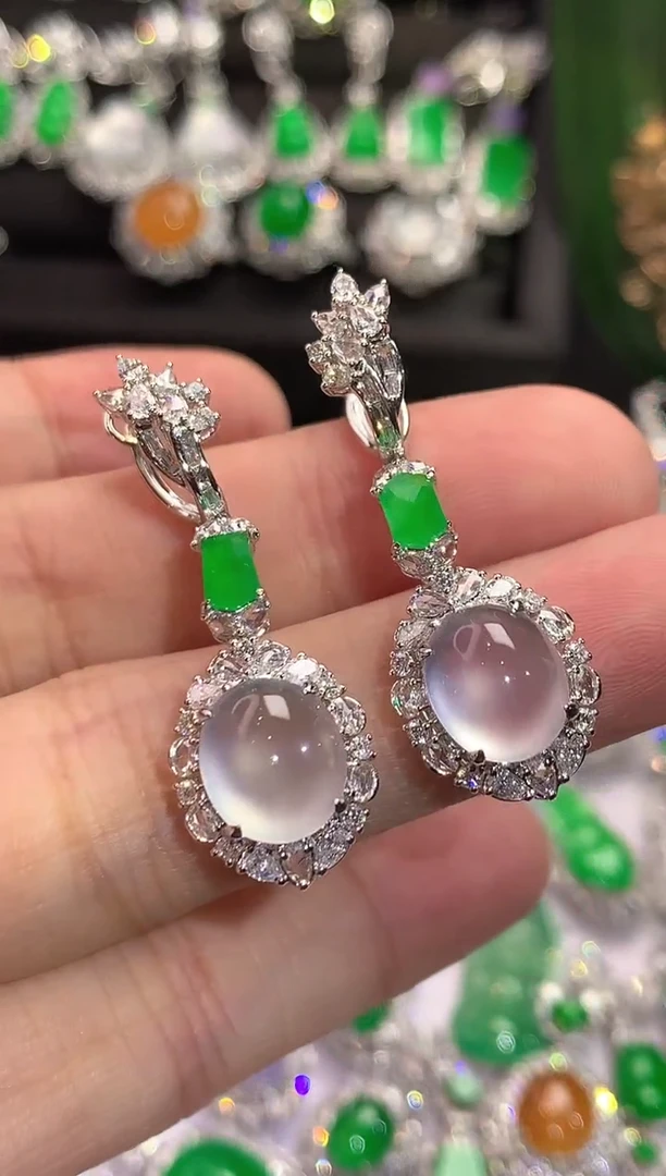 18K金镶嵌翡翠耳饰翡翠