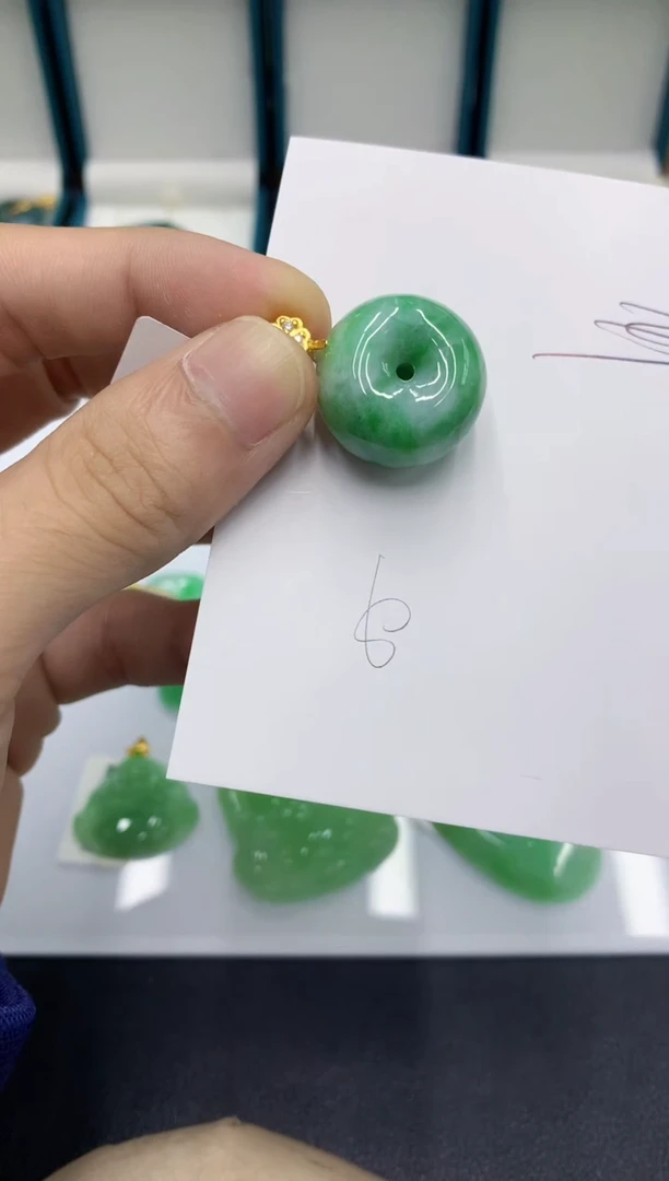 颈饰未镶嵌翡翠翡翠