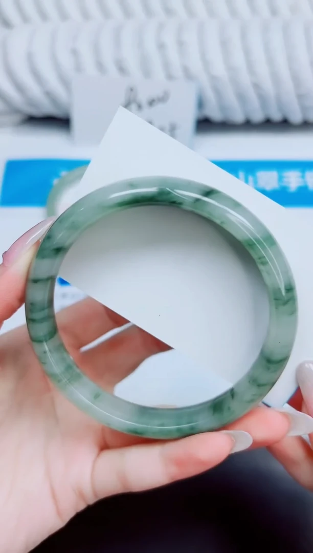 未镶嵌手镯石英质玉94/64.9