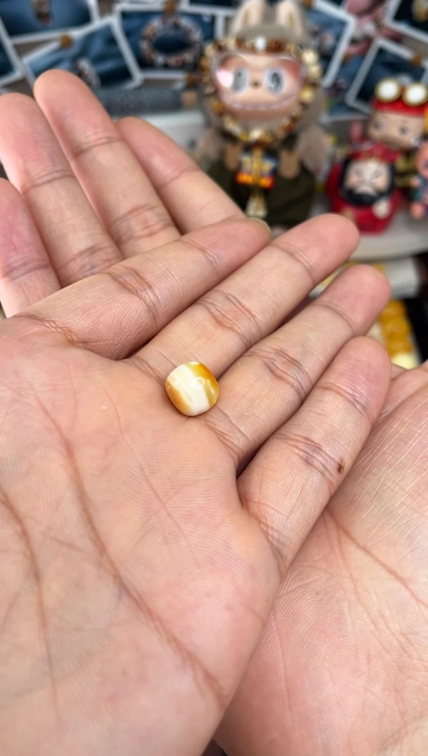 未镶嵌蜜蜡裸石狗****！蜜蜡