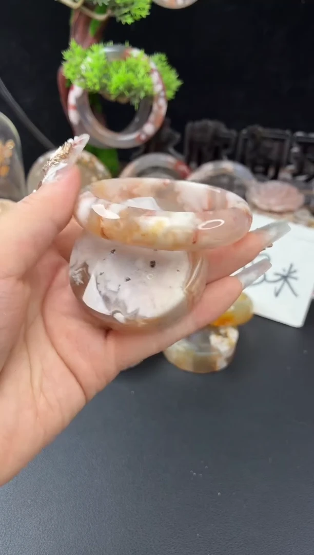 未镶嵌手镯（圆镯）石英质玉55.5