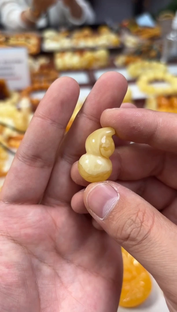 【闪购商品】蜜蜡裸石未镶嵌葫芦