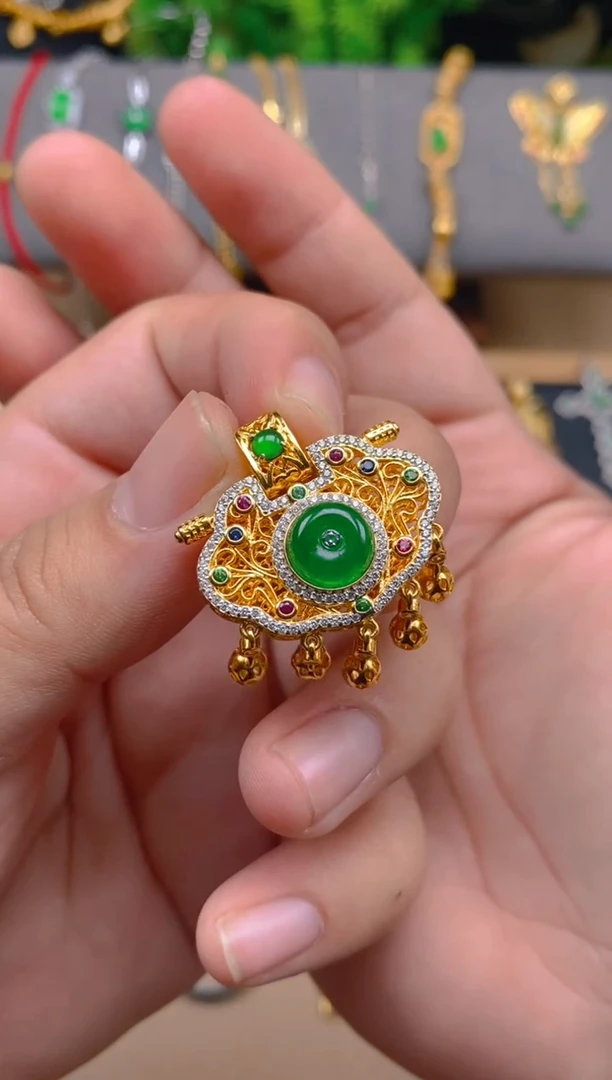 吊坠(不含链)银S925镶嵌翡翠如意锁