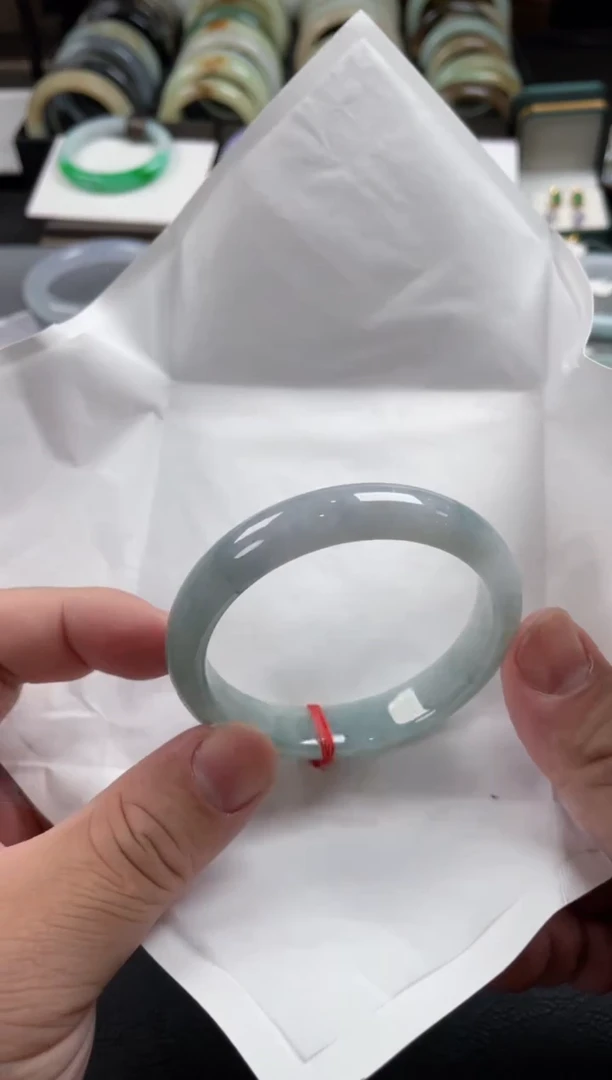 【闪购商品】翡翠手镯未镶嵌55圈口有纹裂