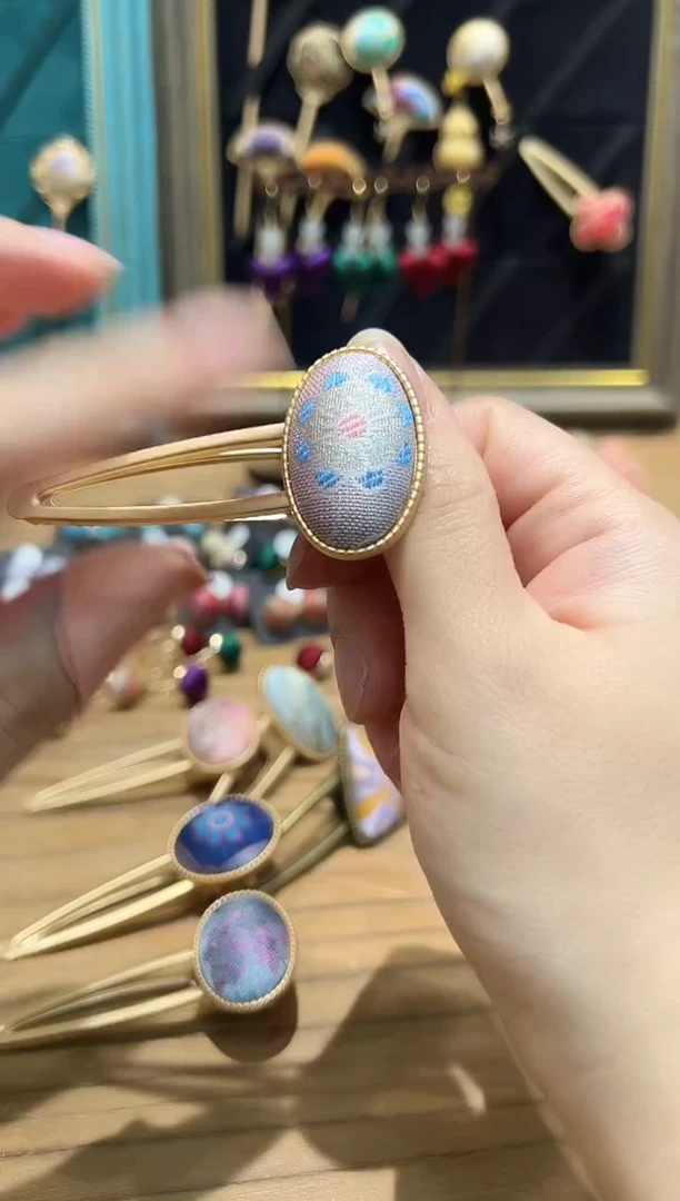 【闪购商品】【一物一拍车】异色萝小椭圆发夹AA