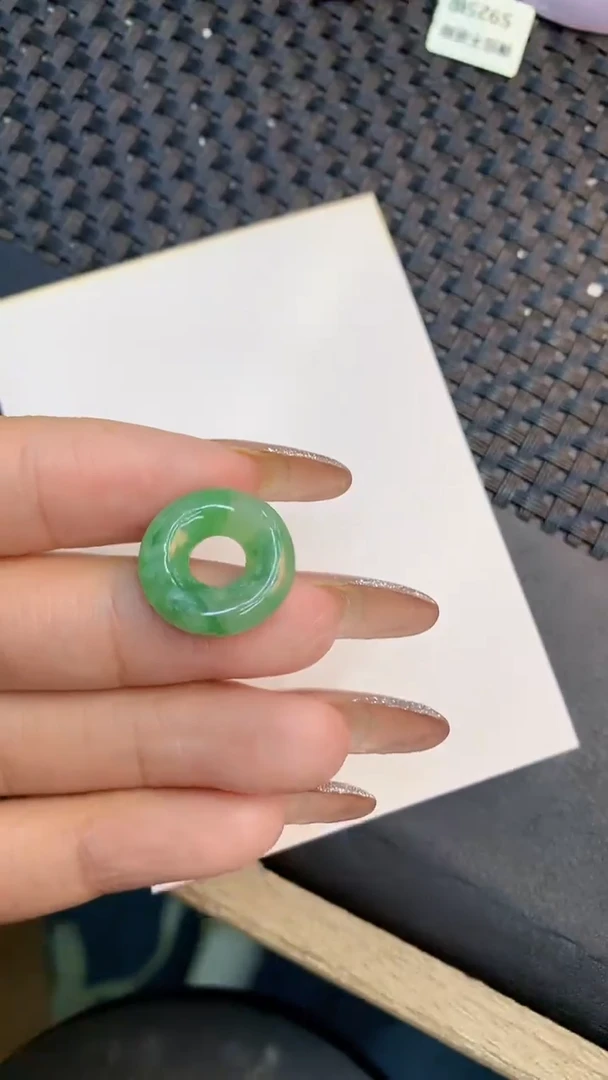 颈饰未镶嵌翡翠1