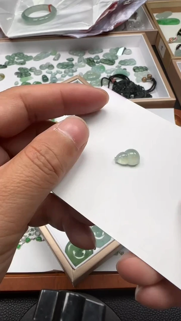 【闪购商品】翡翠颈饰未镶嵌葫芦