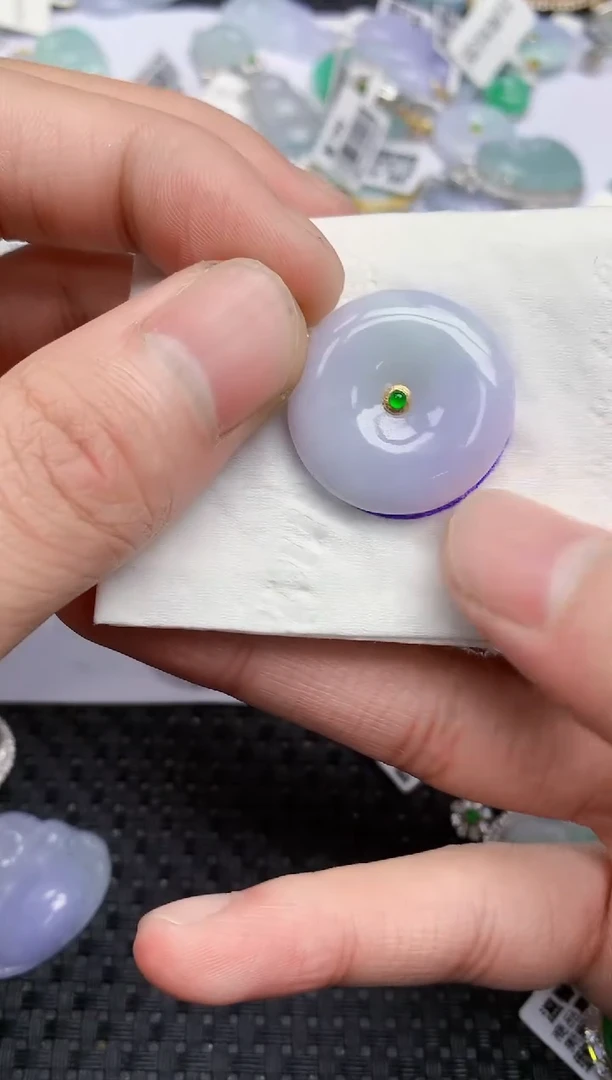 颈饰18K金镶嵌翡翠   天然翡翠A货  百元以上9米证书费自理