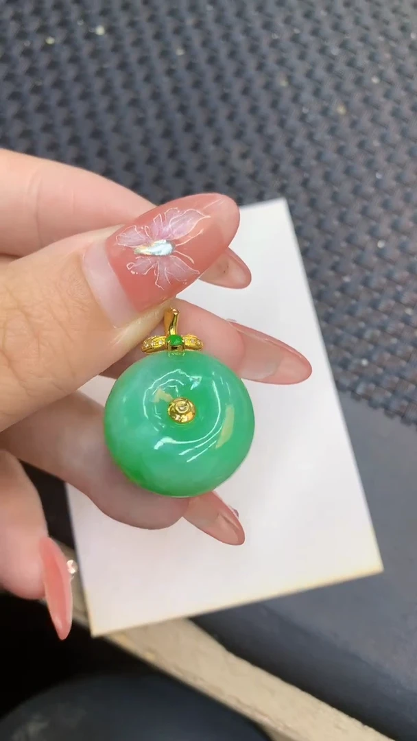 颈饰18K金镶嵌翡翠1