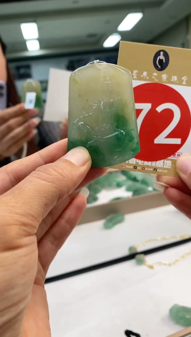 颈饰未镶嵌石英质玉自在观音+72