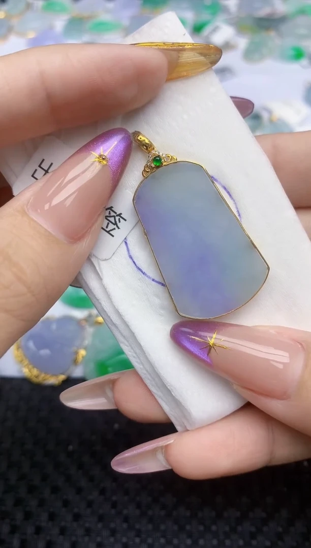 翡翠18K金镶嵌颈饰   天然翡翠A货  百元以上9米证书费自理