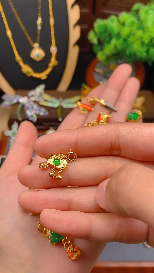 【闪购商品】翡翠吊坠(不含链)银S925镶嵌如意锁