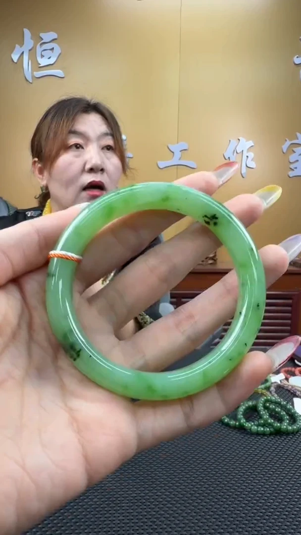 颈饰未镶嵌和田玉手镯58.8