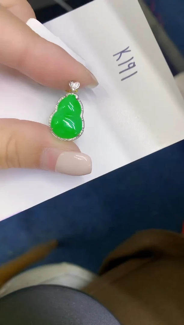 颈饰18K金镶嵌翡翠缅甸天然翡翠A货