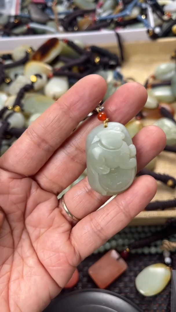 【闪购商品】和田玉颈饰未镶嵌多样性发货没有证书拍一发一有瑕