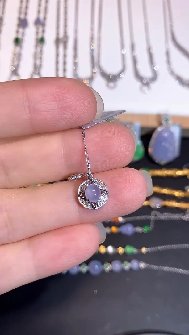 颈饰18K金镶嵌翡翠吊坠