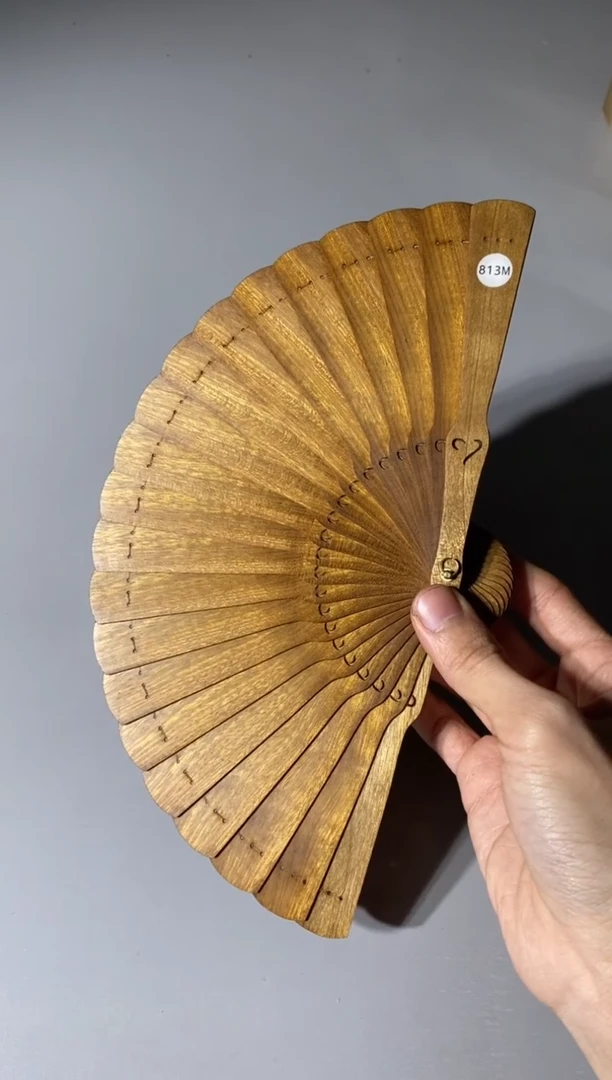 【闪购商品】金丝楠木雕813号15cm金丝楠木小叶桢楠扇子